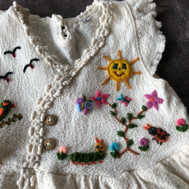 ワンピース　刺繍 キッズ/ベビー/マタニティのベビー服(~85cm)(ワンピース)の商品写真