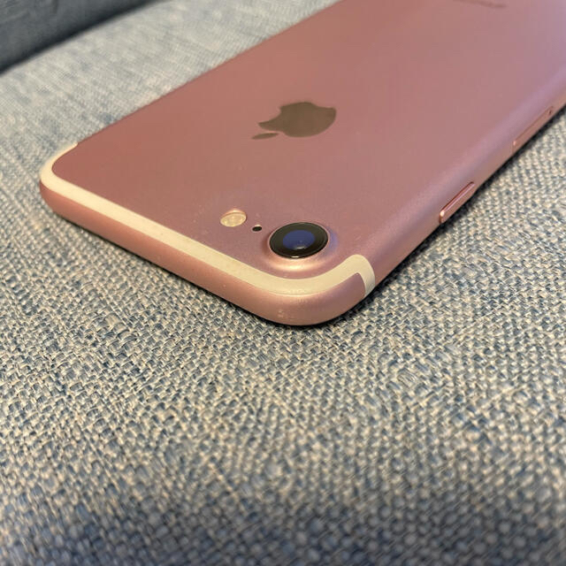 Apple(アップル)のiPhone 7Rose Gold 32 GB SIMフリー スマホ/家電/カメラのスマートフォン/携帯電話(スマートフォン本体)の商品写真