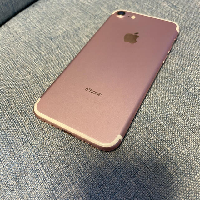 Apple(アップル)のiPhone 7Rose Gold 32 GB SIMフリー スマホ/家電/カメラのスマートフォン/携帯電話(スマートフォン本体)の商品写真