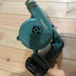 マキタ(Makita)のMakita 充電式ブロワ UB142D 中古 バッテリー 14.4V おまけ(工具/メンテナンス)