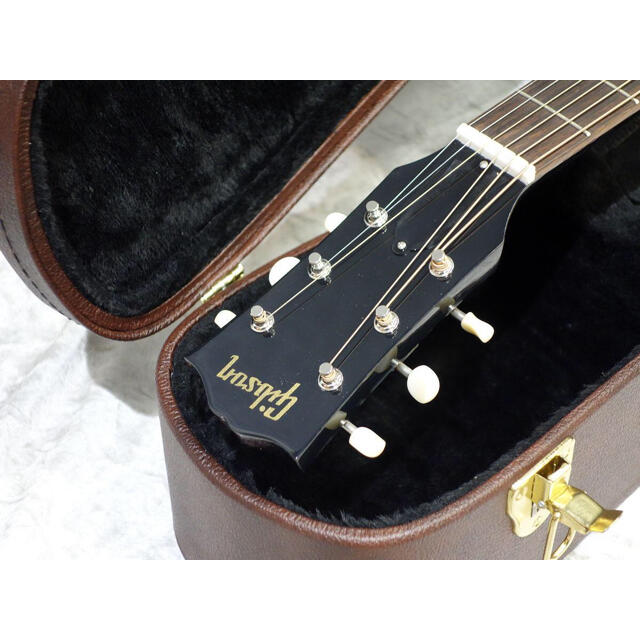 Gibson(ギブソン)のGibson J-45 エボニーブラック1960モデル　ピックアップ搭載 楽器のギター(アコースティックギター)の商品写真