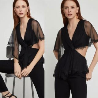 ビーシービージーマックスアズリア(BCBGMAXAZRIA)の【新品未使用タグ付‼️】日本未入荷BCBG MAXAZRIAカットアウトトップス(カットソー(半袖/袖なし))