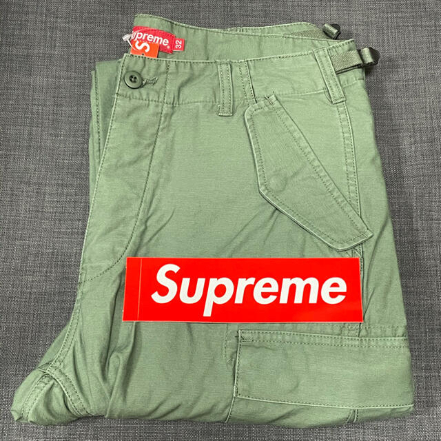 Supreme(シュプリーム)の32 Supreme Cargo Pant olive 21SS カーゴパンツ メンズのパンツ(ワークパンツ/カーゴパンツ)の商品写真