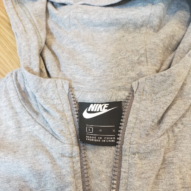 NIKE(ナイキ)のNIKE  ナイキ パーカー グレー キッズ/ベビー/マタニティのキッズ服男の子用(90cm~)(ジャケット/上着)の商品写真