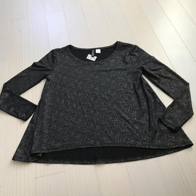 H&M(エイチアンドエム)の新品❗️ラメ様　トップス レディースのトップス(カットソー(長袖/七分))の商品写真