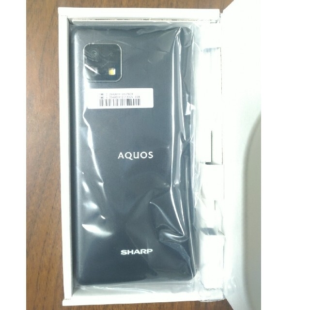 SHARP(シャープ)のAQUOS sense4 lite ブラック　SH-RM15 スマホ/家電/カメラのスマートフォン/携帯電話(スマートフォン本体)の商品写真