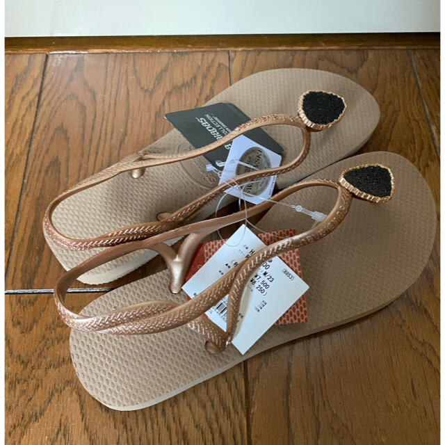 havaianas(ハワイアナス)の【Havaianas】ハワイアナス ×スワロフスキー ビーチサンダル(新品) レディースの靴/シューズ(ビーチサンダル)の商品写真