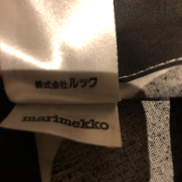 marimekko(マリメッコ)のマリメッコ　新品　エプロン　ブラック　ウニッコ インテリア/住まい/日用品のキッチン/食器(収納/キッチン雑貨)の商品写真