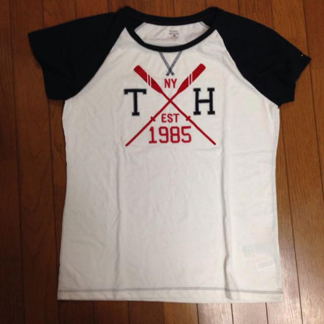 TOMMY HILFIGER(トミーヒルフィガー)のトミーヒルフィガー　Tシャツ レディースのトップス(Tシャツ(半袖/袖なし))の商品写真