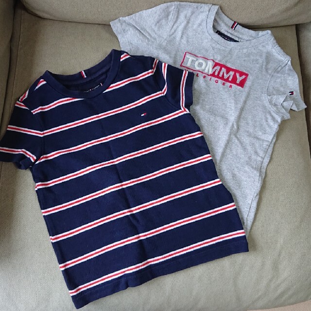 TOMMY HILFIGER(トミーヒルフィガー)のTOMMY HILFIGER 104cm　Tシャツ2枚セット キッズ/ベビー/マタニティのキッズ服男の子用(90cm~)(Tシャツ/カットソー)の商品写真