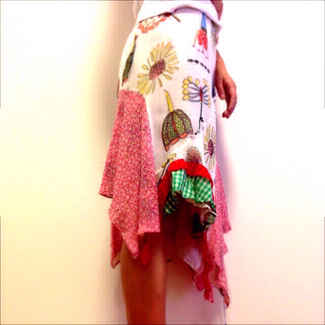 TSUMORI CHISATO(ツモリチサト)のTSUMORI CHISATO スカート レディースのスカート(ひざ丈スカート)の商品写真