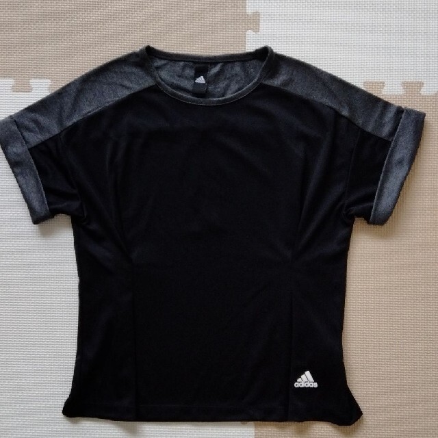 adidas(アディダス)のadidasトップス レディースのトップス(Tシャツ(半袖/袖なし))の商品写真