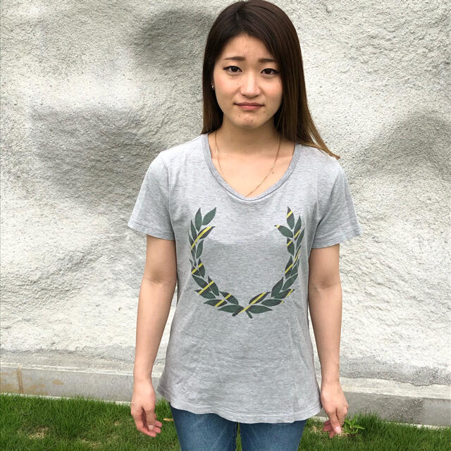 FRED PERRY(フレッドペリー)の【激レア】フレッドペリー　Tシャツ　デカロゴ　グリーン　グレー　メンズ メンズのトップス(Tシャツ/カットソー(半袖/袖なし))の商品写真