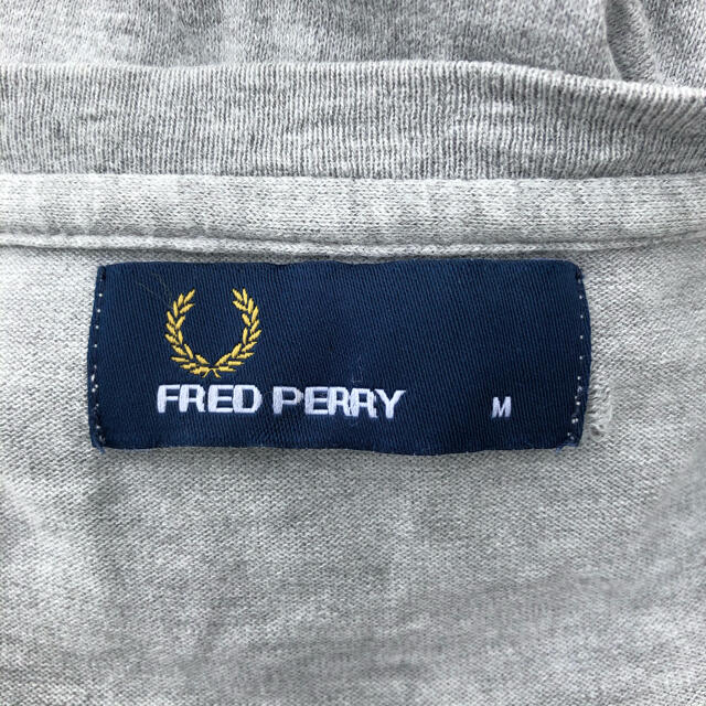 FRED PERRY(フレッドペリー)の【激レア】フレッドペリー　Tシャツ　デカロゴ　グリーン　グレー　メンズ メンズのトップス(Tシャツ/カットソー(半袖/袖なし))の商品写真
