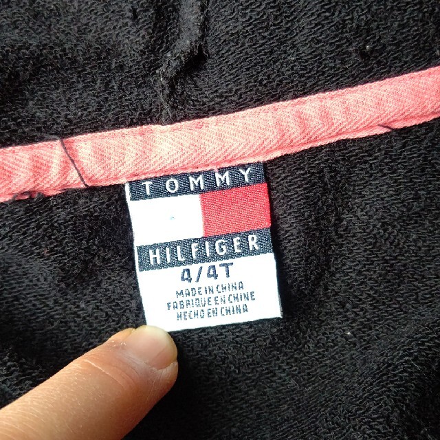 TOMMY HILFIGER(トミーヒルフィガー)の値下げ☆100  4T トミーヒルフィガー　パーカー キッズ/ベビー/マタニティのキッズ服男の子用(90cm~)(ジャケット/上着)の商品写真