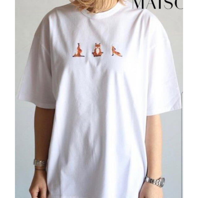 MAISON KITSUNE'(メゾンキツネ)の☆新品☆ メゾンキツネ Tシャツ　ヨガフォックス　WHITE　XSサイズ レディースのトップス(Tシャツ(半袖/袖なし))の商品写真
