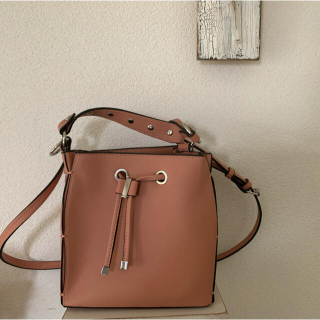 ZARA(ザラ)のZARA サーモンピンク　ミニバック レディースのバッグ(ショルダーバッグ)の商品写真