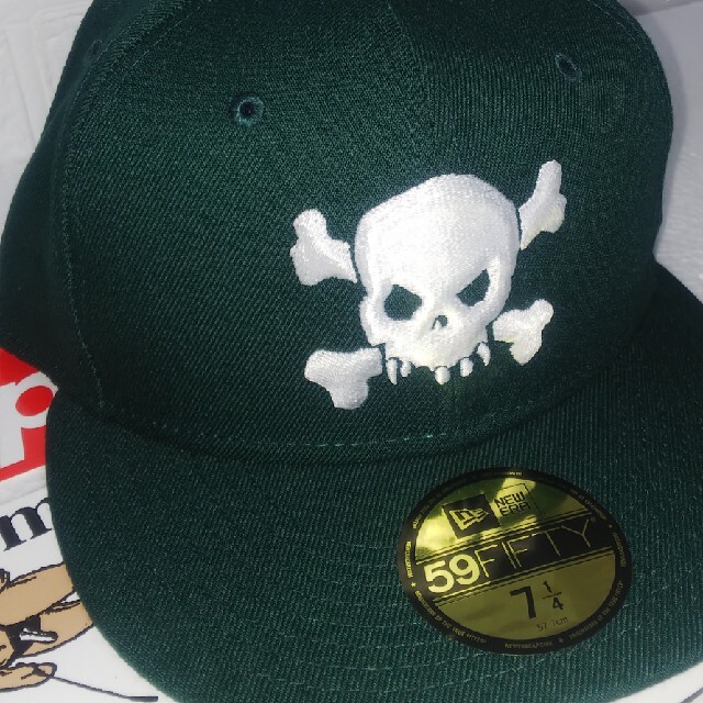 Supreme(シュプリーム)のSupreme Skull New Era® グリーン 71/4 メンズの帽子(キャップ)の商品写真