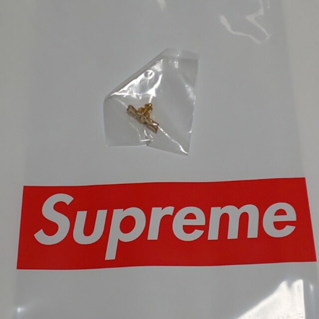 Supreme(シュプリーム)の【専用】Supreme Not Sorry Pin メンズのファッション小物(その他)の商品写真