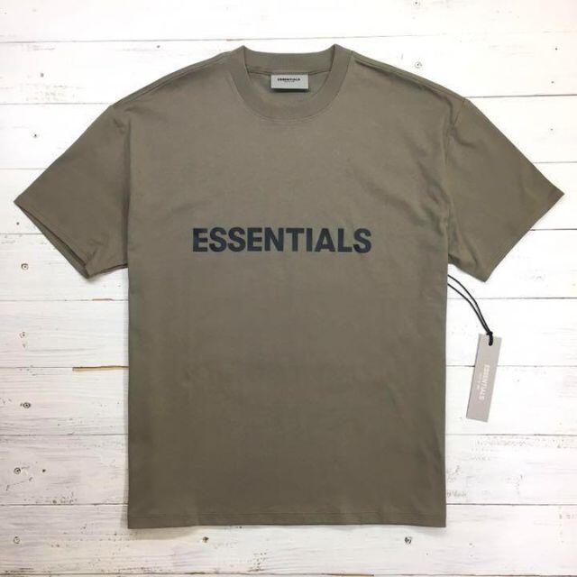 FEAR OF GOD(フィアオブゴッド)の新品【メンズS】★エッセンシャルズ★厚手生地！フロントロゴ半袖Tシャツ/茶 メンズのトップス(Tシャツ/カットソー(半袖/袖なし))の商品写真