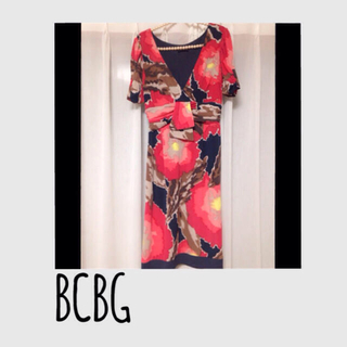 ビーシービージーマックスアズリア(BCBGMAXAZRIA)のりょう様専用 美品✨BCBGMAXAZRIA 花柄ワンピース(ひざ丈ワンピース)