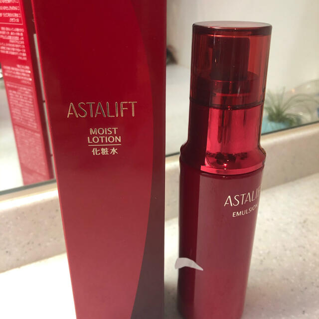 ASTALIFT(アスタリフト)のアスタリフト　ローション　おまけ乳液 コスメ/美容のスキンケア/基礎化粧品(化粧水/ローション)の商品写真