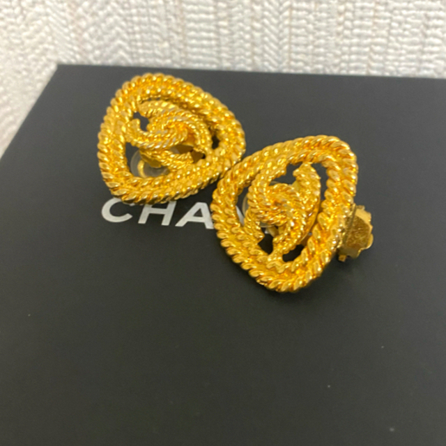 CHANEL(シャネル)のシャネル　三角　イヤリング　レア　 レディースのアクセサリー(イヤリング)の商品写真