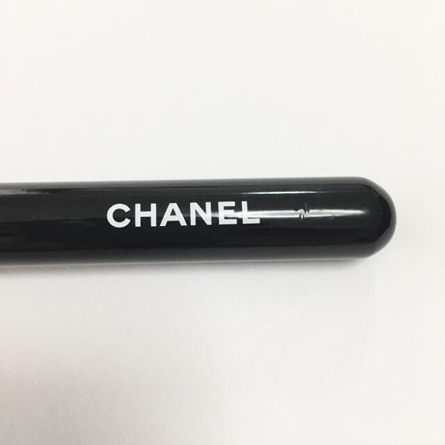 CHANEL(シャネル)のairi様 専用 CHANEL シャネル ファンデーションブラシ コスメ/美容のメイク道具/ケアグッズ(ブラシ・チップ)の商品写真