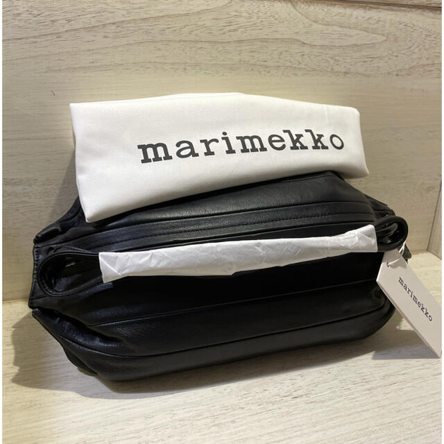 marimekko⭐️ 新品未使用 マリメッコ KARLA ショルダーレザー バッグ　ブラック