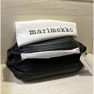 マリメッコ(marimekko)の⭐️ 新品未使用 マリメッコ KARLA ショルダーレザー バッグ　ブラック(ショルダーバッグ)