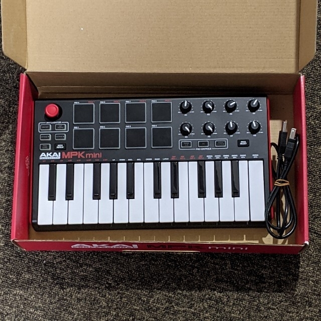 AKAI MPK miniキーボード 楽器の鍵盤楽器(キーボード/シンセサイザー)の商品写真