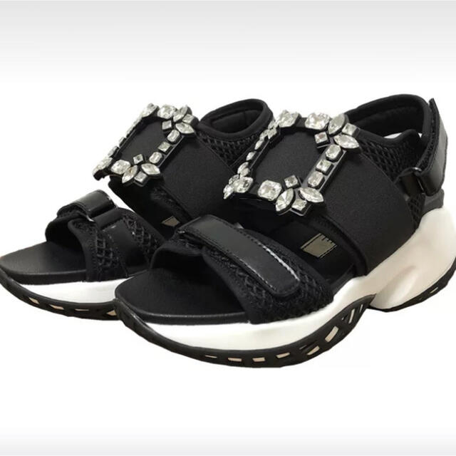 ROGER VIVIER(ロジェヴィヴィエ)のビジューバックル スポーツサンダル インポート ブラック レディースの靴/シューズ(サンダル)の商品写真