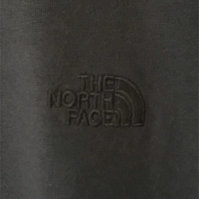 THE NORTH FACE(ザノースフェイス)の厚生地 刺繍ロゴ ♪ ノースフェイス ヘビーウェイト ロンT 黒 シンプル メンズのトップス(Tシャツ/カットソー(七分/長袖))の商品写真