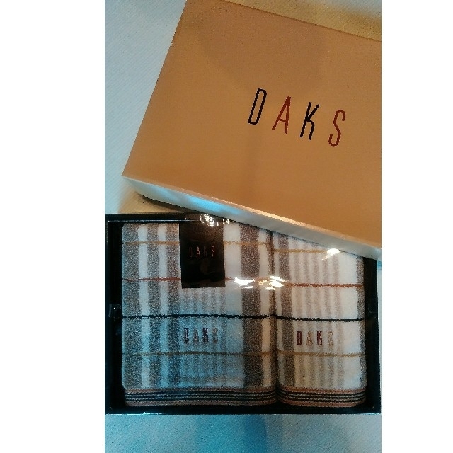 DAKS(ダックス)のDAKS✨箱入りギフト🎵フェイスタオル&ウォッシュタオル 合計2枚ダックス🎶 インテリア/住まい/日用品の日用品/生活雑貨/旅行(タオル/バス用品)の商品写真