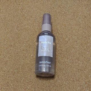 イニスフリー(Innisfree)の【新品・未使用】イニスフリー ブラックティー ボディ&ヘアミスト(ヘアウォーター/ヘアミスト)