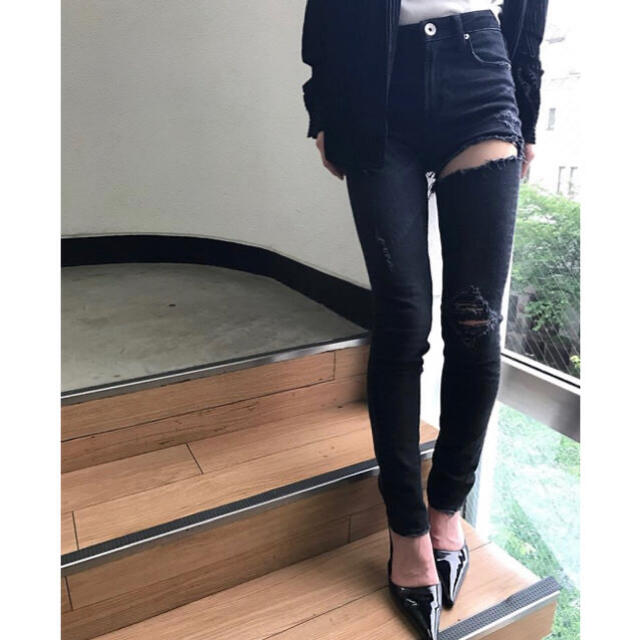 GYDA(ジェイダ)のGYDA thigh high ダメージデニムパンツ レディースのパンツ(デニム/ジーンズ)の商品写真