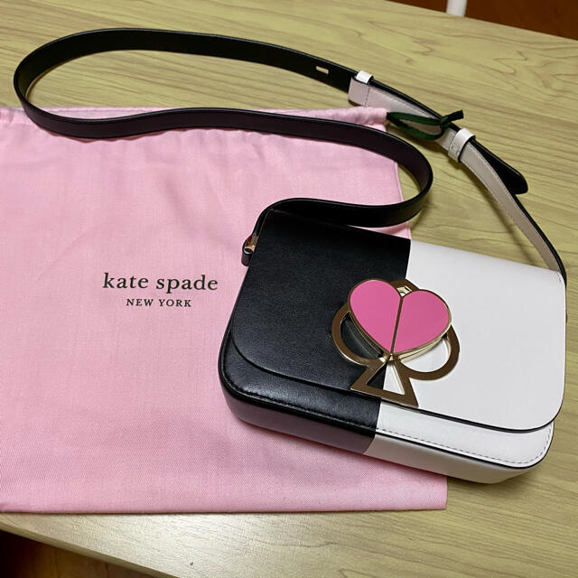 レディースkate spadeツイストロックスモールショルダーバッグ