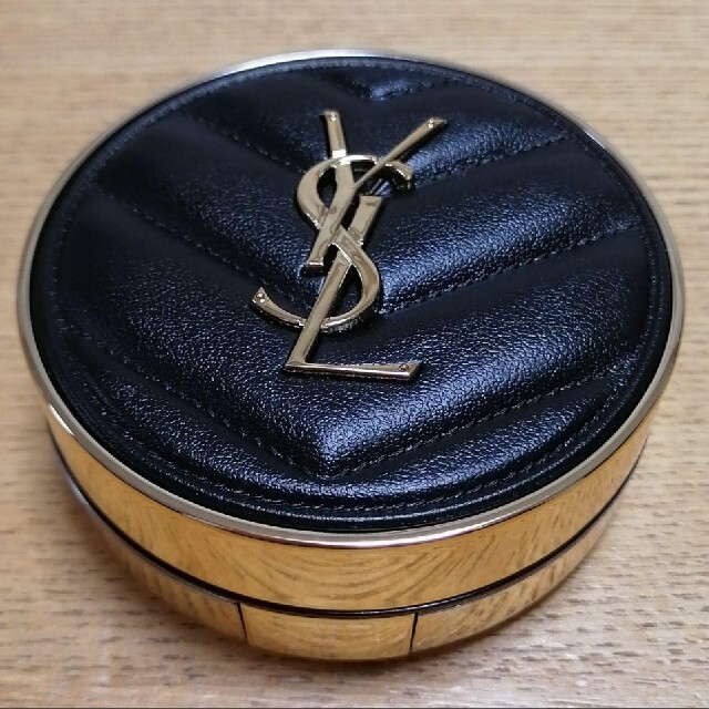 Yves Saint Laurent Beaute(イヴサンローランボーテ)の専用イヴ・サンローラン アンクルドポー ルクッションN 25 クッションファンデ コスメ/美容のベースメイク/化粧品(ファンデーション)の商品写真