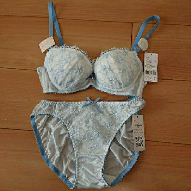 ♥️新品♥️ブラジャー&ショーツ C65の通販 by ran0312's shop ♥️新品♥️ブラジャー&ショーツ C65の通販 by ran0312's shop