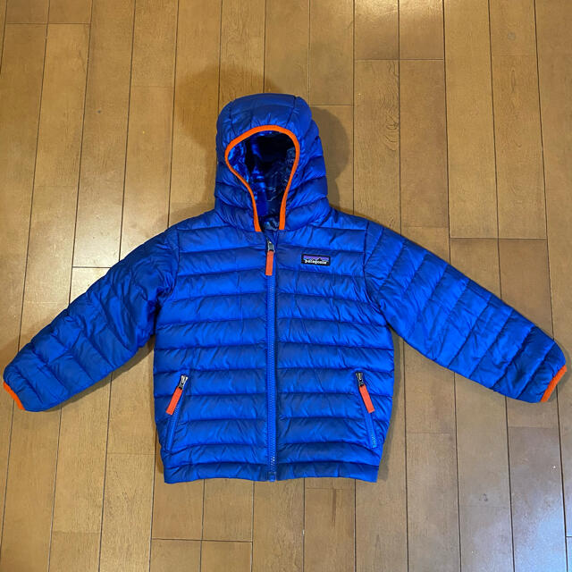 patagonia(パタゴニア)のPatagonia  パタゴニア　リバーシブル　ダウンジャケット　キッズ　4T キッズ/ベビー/マタニティのキッズ服男の子用(90cm~)(ジャケット/上着)の商品写真