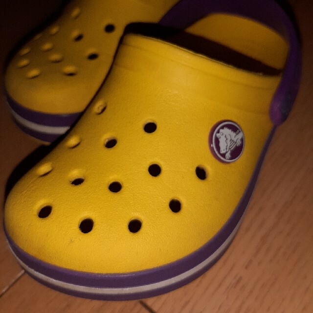 crocs(クロックス)のクロックス キッズ クロックバンド CROCS kid サイズ15.5cm キッズ/ベビー/マタニティのキッズ靴/シューズ(15cm~)(サンダル)の商品写真