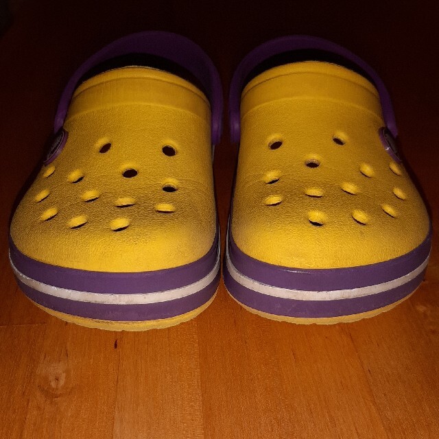 crocs(クロックス)のクロックス キッズ クロックバンド CROCS kid サイズ15.5cm キッズ/ベビー/マタニティのキッズ靴/シューズ(15cm~)(サンダル)の商品写真