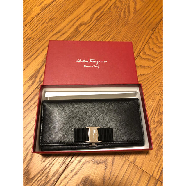 Salvatore Ferragamo(サルヴァトーレフェラガモ)のフェラガモ長財布　美品！ レディースのファッション小物(財布)の商品写真