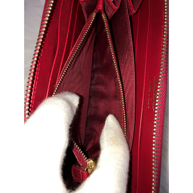 Salvatore Ferragamo(サルヴァトーレフェラガモ)のサルヴァトーレ　フェラガモ　長財布　赤　レッド　レディース レディースのファッション小物(財布)の商品写真