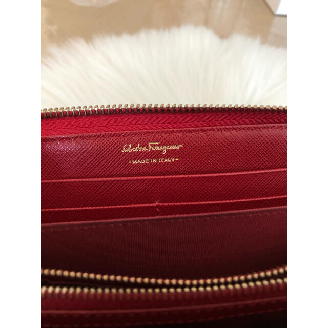 Salvatore Ferragamo(サルヴァトーレフェラガモ)のサルヴァトーレ　フェラガモ　長財布　赤　レッド　レディース レディースのファッション小物(財布)の商品写真