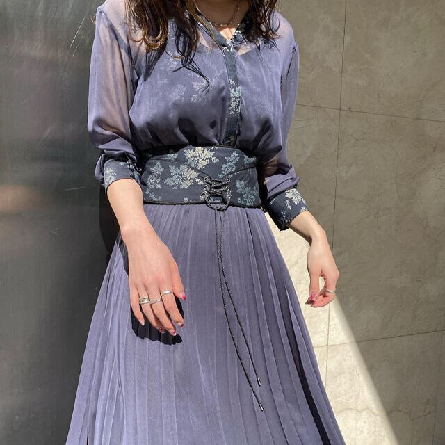 Ameri VINTAGE(アメリヴィンテージ)のAMERI CLAIRE JACQUARD PLEATS DRESS レディースのワンピース(ロングワンピース/マキシワンピース)の商品写真