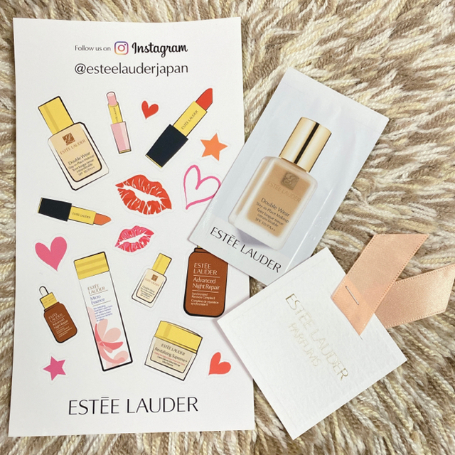 Estee Lauder(エスティローダー)のエスティ ローダー　ESTEE  LAUDERオリジナルポーチ＆ファンデーション レディースのファッション小物(ポーチ)の商品写真