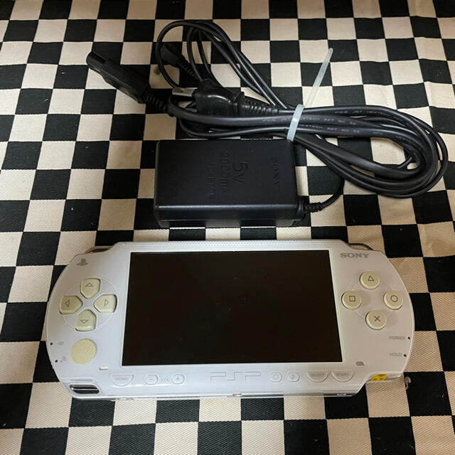 PlayStation Portable(プレイステーションポータブル)のSONY PSP-1000 本体 (ジャンク品) エンタメ/ホビーのゲームソフト/ゲーム機本体(携帯用ゲーム機本体)の商品写真