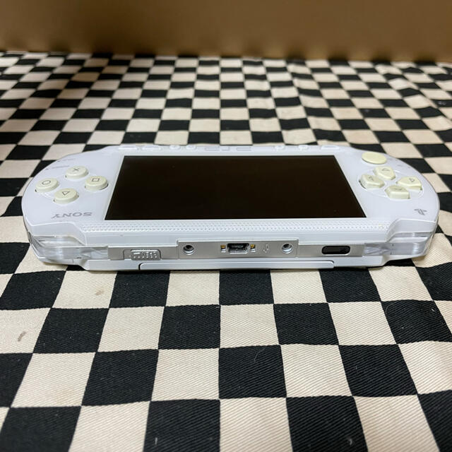 PlayStation Portable(プレイステーションポータブル)のSONY PSP-1000 本体 (ジャンク品) エンタメ/ホビーのゲームソフト/ゲーム機本体(携帯用ゲーム機本体)の商品写真