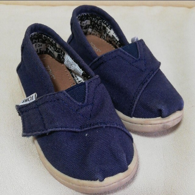 TOMS(トムズ)のTOMS キッズシューズ キッズ/ベビー/マタニティのベビー靴/シューズ(~14cm)(スニーカー)の商品写真